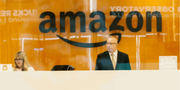 Shkurtime masive në kompanitë e mëdha në botë, a po zëvendëson Inteligjenca Artificiale punëtorët?