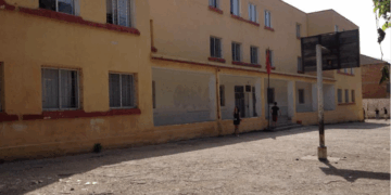 Shkollat në Shqipëri janë pa ujë, kanë lagështirë dhe tualete jashtë standardeve