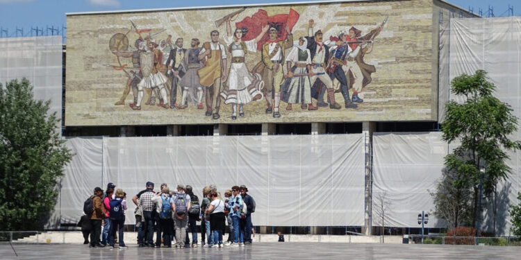 Turizmi bën kthesë në vjeshtë, të huajt u rritën me 9.9 për qind në shtator