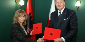 Marrëveshja që afron Poloninë me Shqipërinë: Të rinjtë polakë do të mësojnë për traditat shqiptare