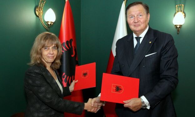 Marrëveshja që afron Poloninë me Shqipërinë: Të rinjtë polakë do të mësojnë për traditat shqiptare