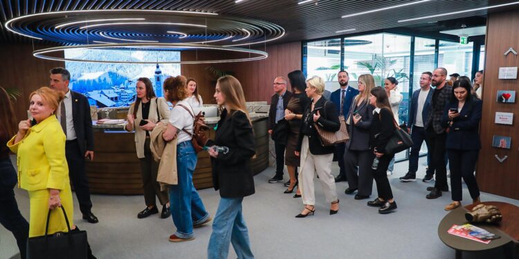 Nga siguria te investimi: ALBSIG mirëpret median në mjediset moderne në Downtown One