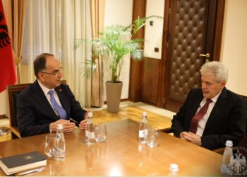 Protesta, Presidenti Begaj pret Ali Ahmetin: UÇK bën krenar çdo shqiptar