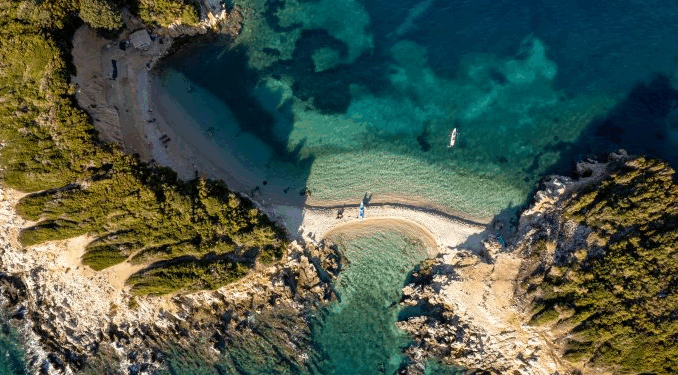 Media spanjolle “OKdiario”: Shqipëria, destinacioni europian për vitin 2025