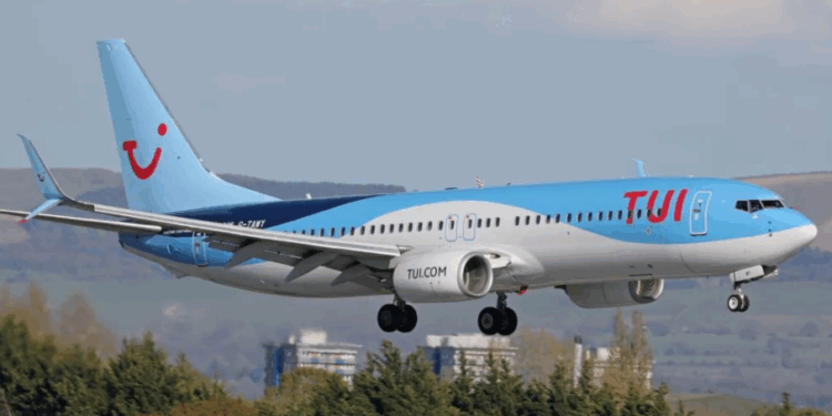 “Ka problem motorri”, piloti “shokon” udhëtarët në ajër