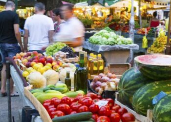 Familjet shqiptare shpenzojnë më shumë për të mbushur barkun, arsimi, kultura dhe qejfi në FUND