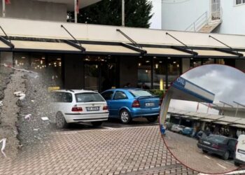 Plumbi që del nga goja!