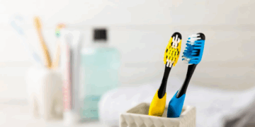 Pse nuk duhet t’a mbani në tualet furçën e dhëmbëve?