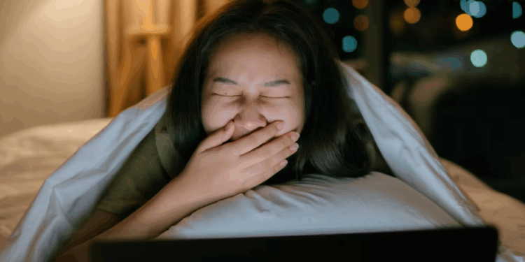 Dëgjimi i muzikës përpara fjetjes ndikon në një gjumë më të mirë, thonë ekspertët  