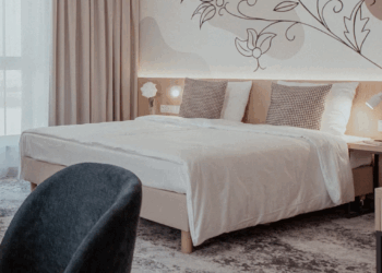 Propozimi i pazakontë i pronarit polak: Festë falas për çiftet që ngjizin fëmijë në hotelin tim