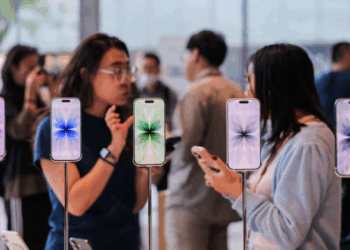 Shitje rekord të iPhone 17, të ardhurat e Apple kapin majat e tregut global