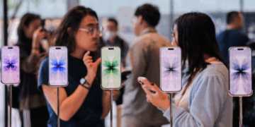 Shitje rekord të iPhone 17, të ardhurat e Apple kapin majat e tregut global