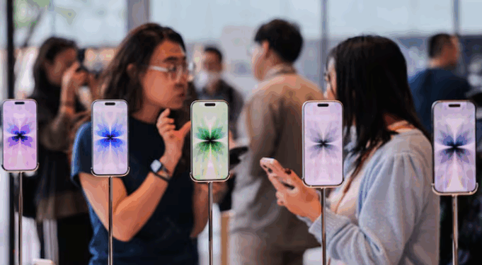 Shitje rekord të iPhone 17, të ardhurat e Apple kapin majat e tregut global