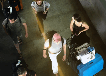 Apple sjell përkthimin në kohë reale në kufje, ndihmë për turistët, por a shton dembelët që nuk mësojnë gjuhë të huaja?