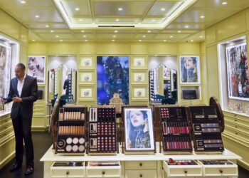 Pronari i “Gucci”, drejt shitjes së njësisë së kozmetikës për 4 miliardë dollarë te L’Oréal