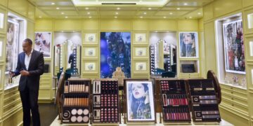Pronari i “Gucci”, drejt shitjes së njësisë së kozmetikës për 4 miliardë dollarë te L’Oréal