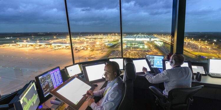 Sot është dita e kontrollorëve ajrorë, heronjtë e heshtur të qiellit