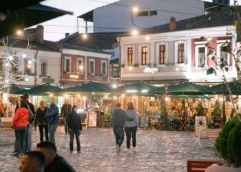 Kush tha që kursejnë?! Korça, qarku që harxhon më shumë për konsum pas Tiranës