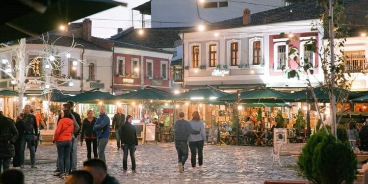 Kush tha që kursejnë?! Korça, qarku që harxhon më shumë për konsum pas Tiranës