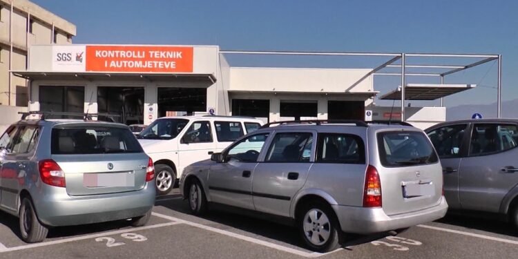 Flota e amortizuar, 1 në 4 automjete ngelin në Kontrollin Teknik