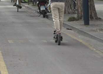 Ndryshime në Kod për monopatinat, jo nën 16 vjeç, shpejtësi deri në 25 km/h, qarkullim vetëm brenda qytetit