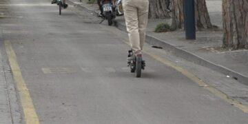 Ndryshime në Kod për monopatinat, jo nën 16 vjeç, shpejtësi deri në 25 km/h, qarkullim vetëm brenda qytetit