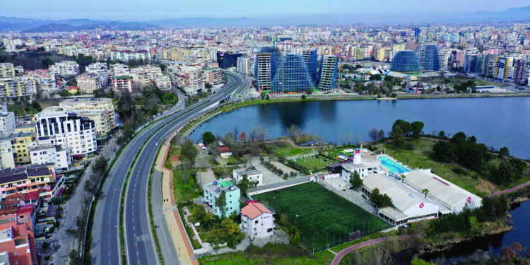 Nga 1 janari 2026 nis rivlerësimi i pronave, por ndërtuesit gjejnë probleme te procedura