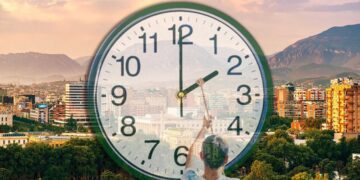 Ndryshimi i orës që do të ndodhë të dielën ka ndikime të mëdha në shëndetin tonë
