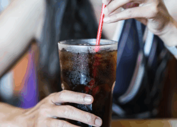 Pijet me “zero sheqer” rrezikojnë mëlçinë, zbulimet e studimit të ri  