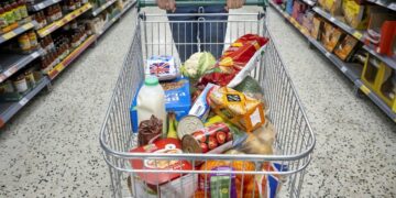 Ushqimi zë 40% të buxhetit të familjeve shqiptare, më e larta në Europë