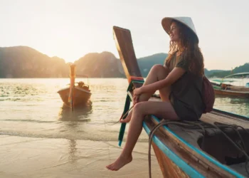 Eskpertja e “solo travel” i përgjigjet pyetjeve më të shpeshta: Çfarë duhet patur parasysh kur merrni çantën dhe..