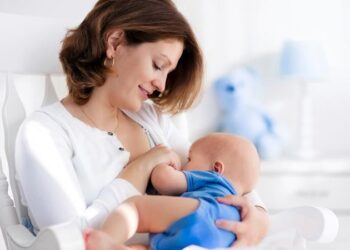 Studiuesit zbulojnë arsyen: Pse ushqyerja me gji mbron gratë nga kanceri i gjirit