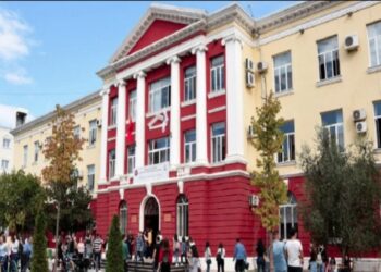 Nis viti i ri akademik, më pak studentë të regjistruar