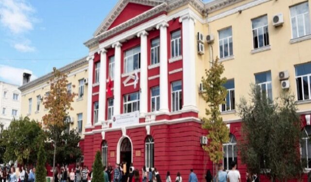 Nis viti i ri akademik, më pak studentë të regjistruar