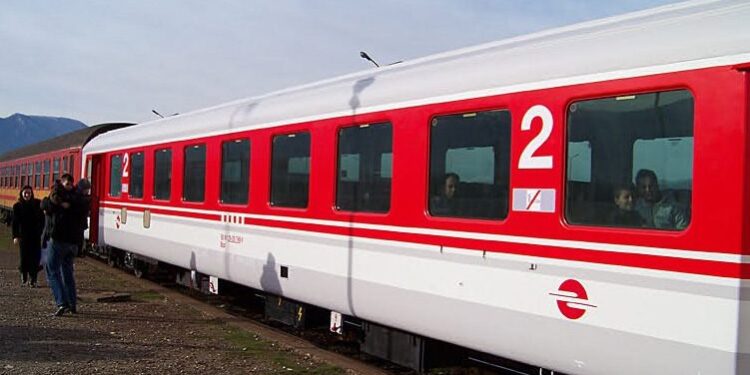 Hekurudha shqiptare ka “vdekur”, brenda tre muajve në TRENA hipën më pak se 800 pasagjerë