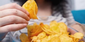 Ushqimet e përpunuara rrisin rrezikun e kancerit të zorrës tek të rinjtë