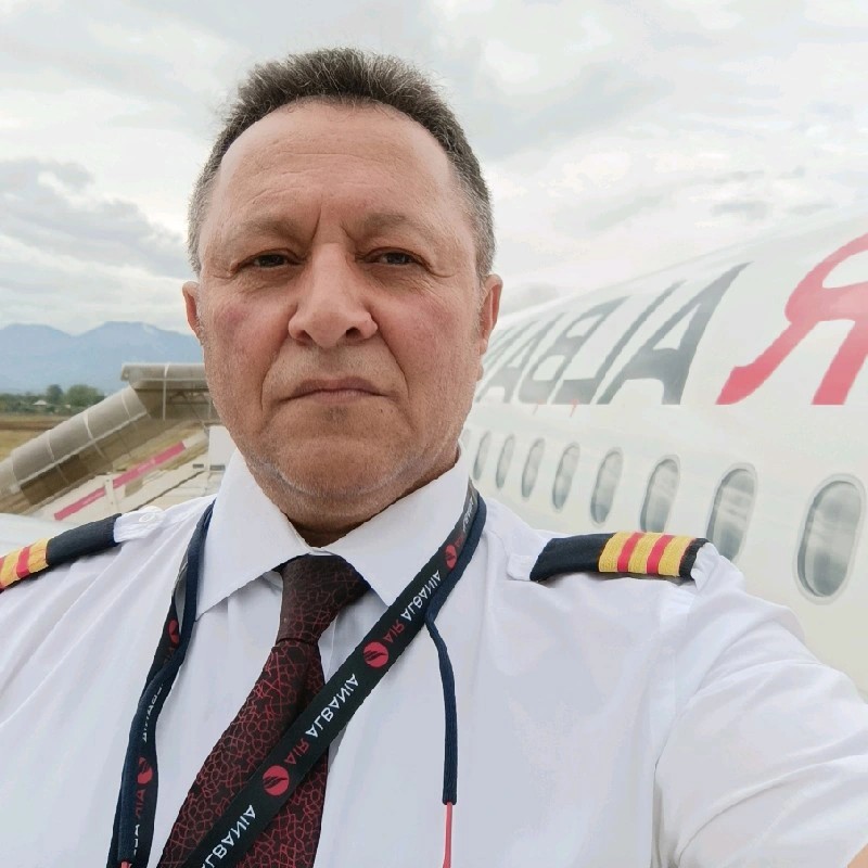 Inxhinieri Ali Osman Yildirim, gjate kohes qe mirembante avionet e Air Albania ne Tirane 