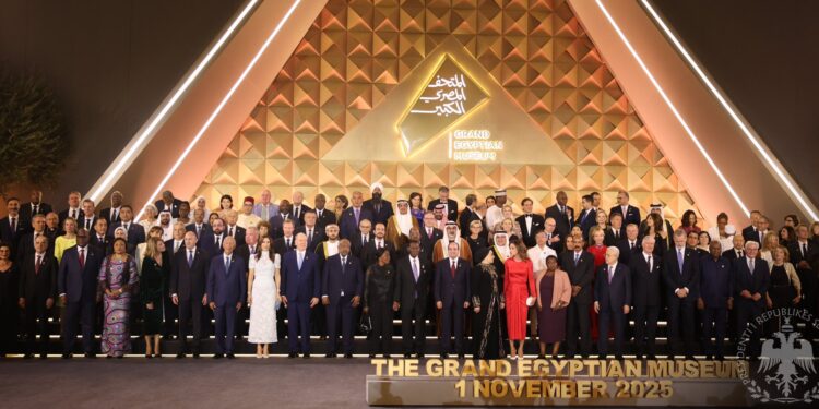 Presidenti Begaj merr pjesë në inaugurimin e Muzeut të Madh të Egjiptit me ftesë të homologut Al Sisi