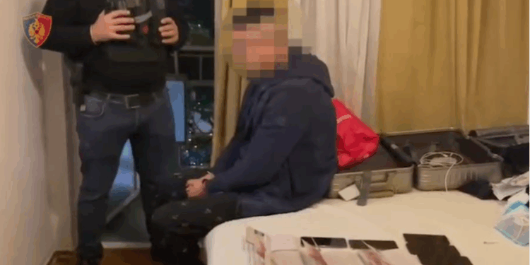 Mashtronin shqiptarët me faqen e falsifikuar të postës, arrestohen dy kinezë