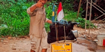Udhëtoi 1 vit e 3 muaj me biçikletë për t’i propozuar vajzës që dashuronte, indonezianët nuk pranojnë shqiptarin për dhëndër