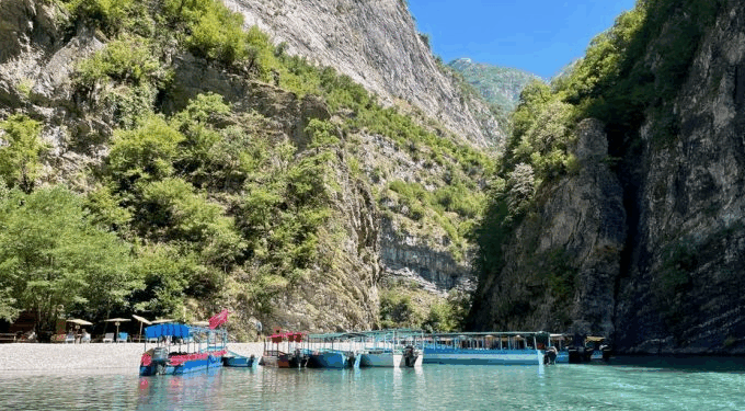 “Express”: Shqipëria, “Tajlanda e Evropës”, një parajsë tropikale vetëm pak orë larg Britanisë