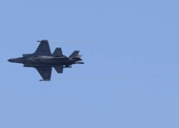 Avioni zbulues amerikan fluturon mbi Detin e Zi