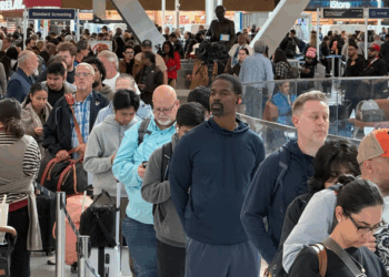Kaos në aeroportet amerikane pas anulimit të fluturimeve, efektet ndihen edhe në Europë