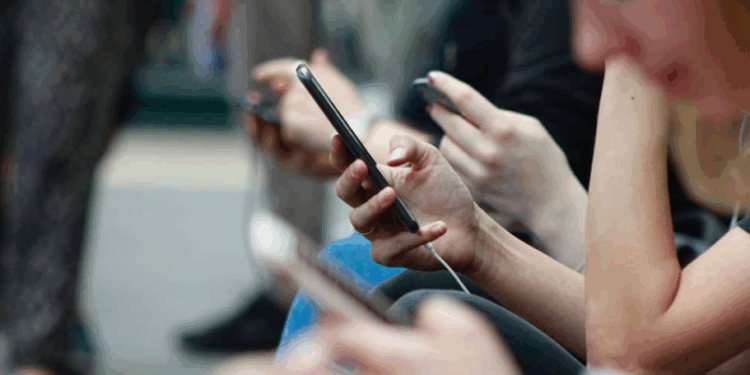 Një tjetër shtet europian do të ndalojë rrjetet sociale për moshën nën 15 vjeç