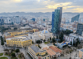 “Në njësinë 5, ishte 740 euro metri, tani është bërë 2 200”, Si janë rritur çmendurisht në 20 vite çmimet e apartamenteve