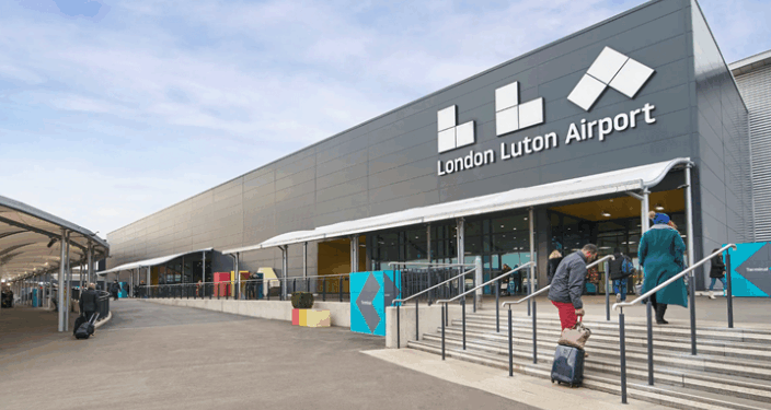 5 pasagjerë humbin ndjenjat gjatë fluturimit Londër-Tiranë, avioni kthehet mbrapsht