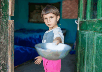 UNICEF: Mbi 400 milionë fëmijë në botë të prekur nga varfëria