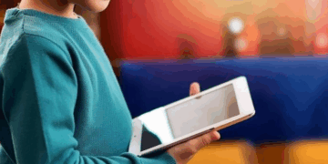 PE propozon kufizim të qasjes në rrjetet sociale për fëmijët nën 16 vjeç