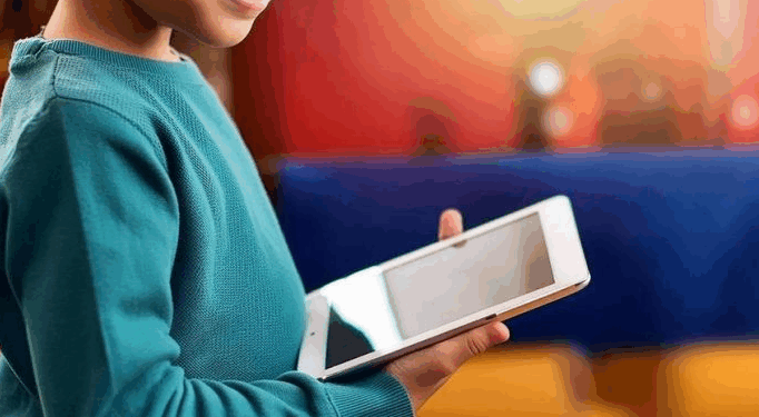 PE propozon kufizim të qasjes në rrjetet sociale për fëmijët nën 16 vjeç