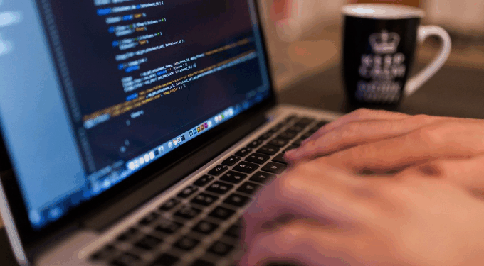 Shqipëria ka talente të Teknologjisë së Informacionit, por sfidë për t’i mbajtur, vajzat ende pakicë në profesionet teknike